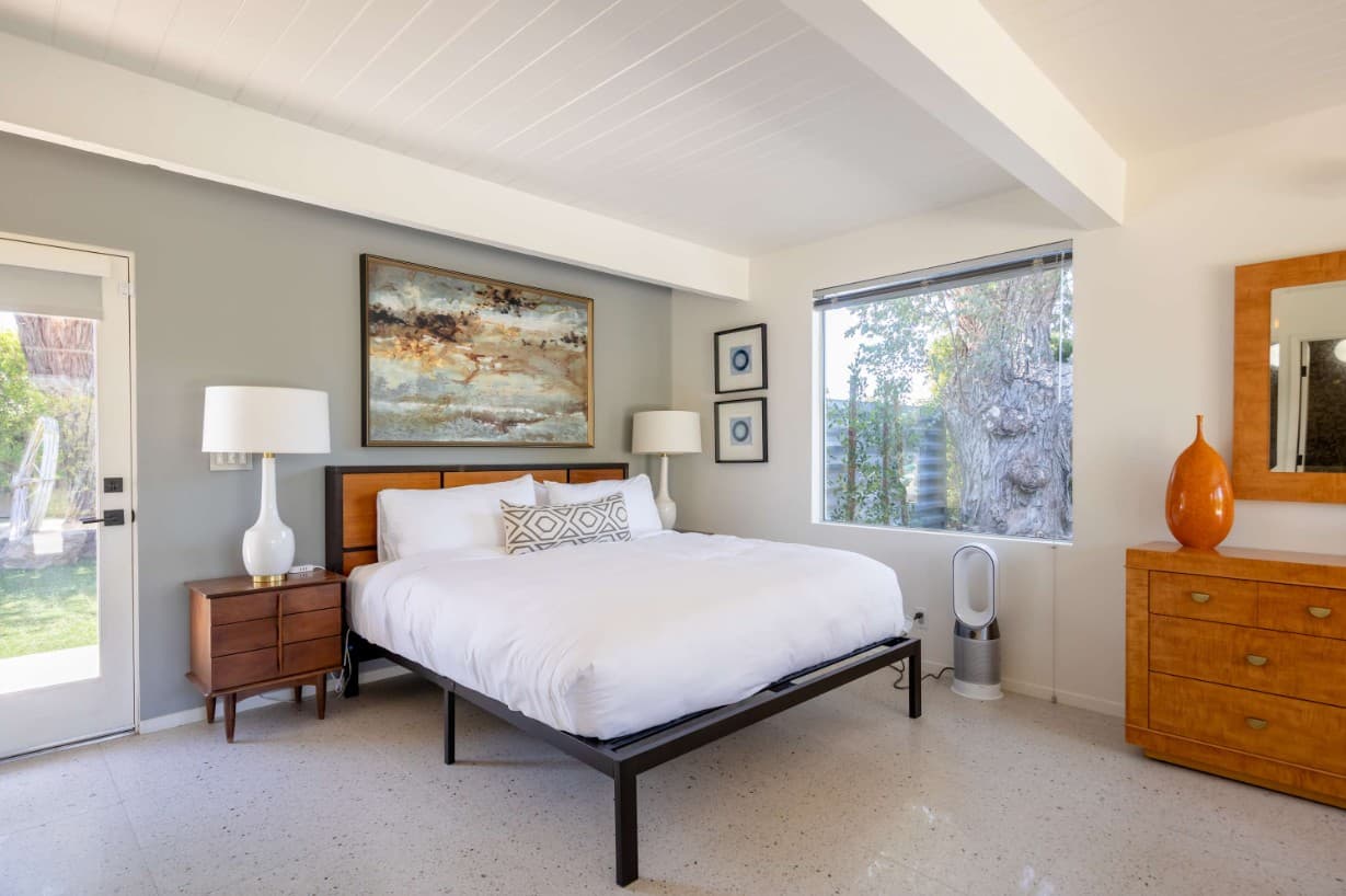 Hugh Kaptur's Mid Century Modern Oasis - Image 13