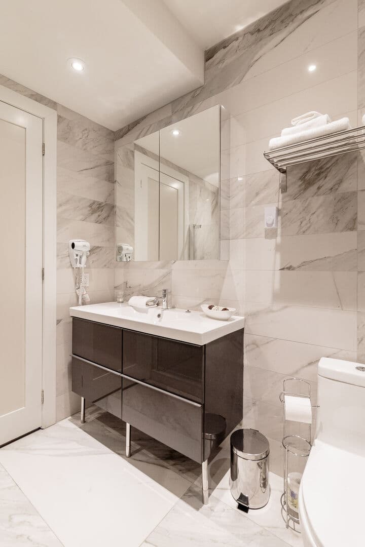 Damase Villa - Image 35