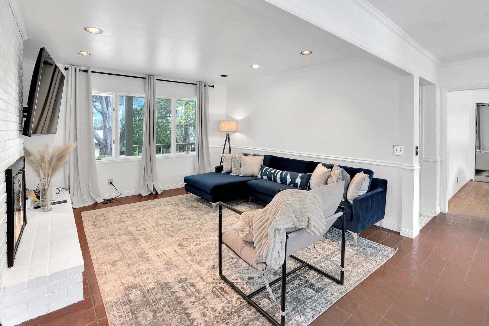 Pebble Modern Home - Image 10