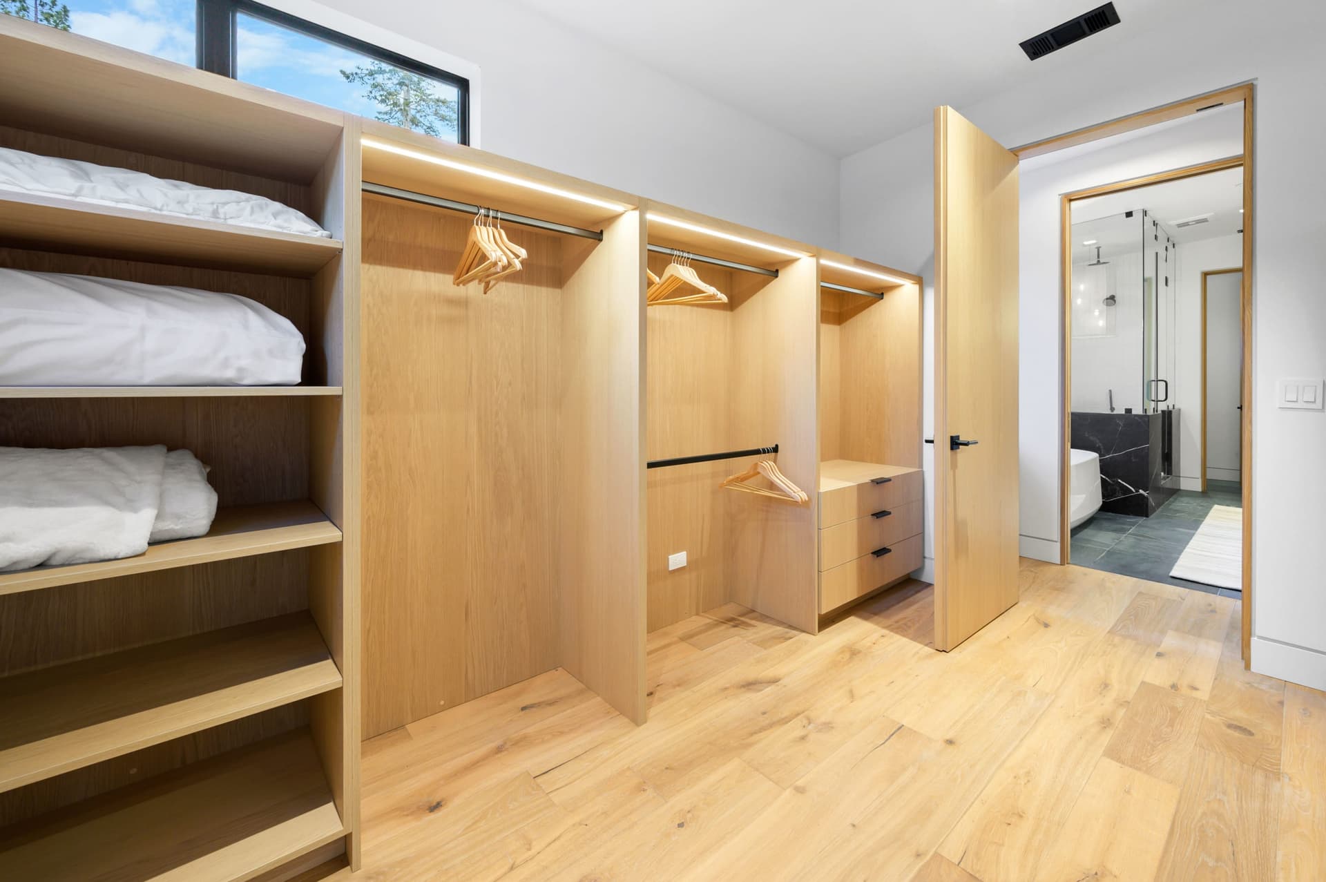 Modern Creekside Retreat - Image 16