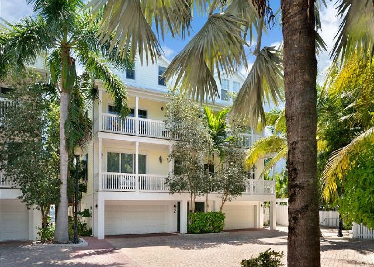 Island Chic - Image 30