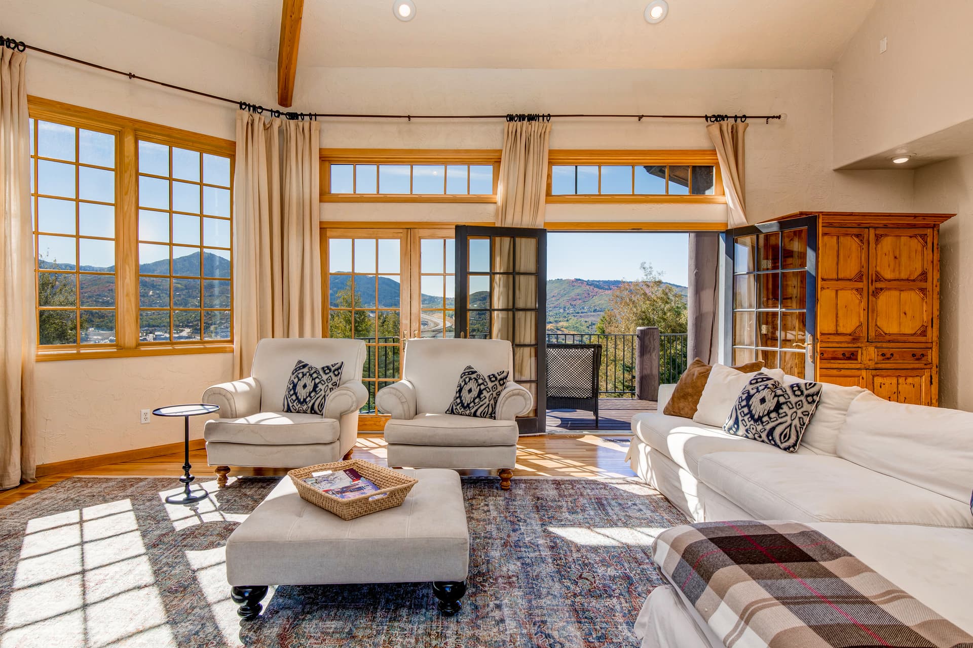 Mountain Hillside Manor - Image 4