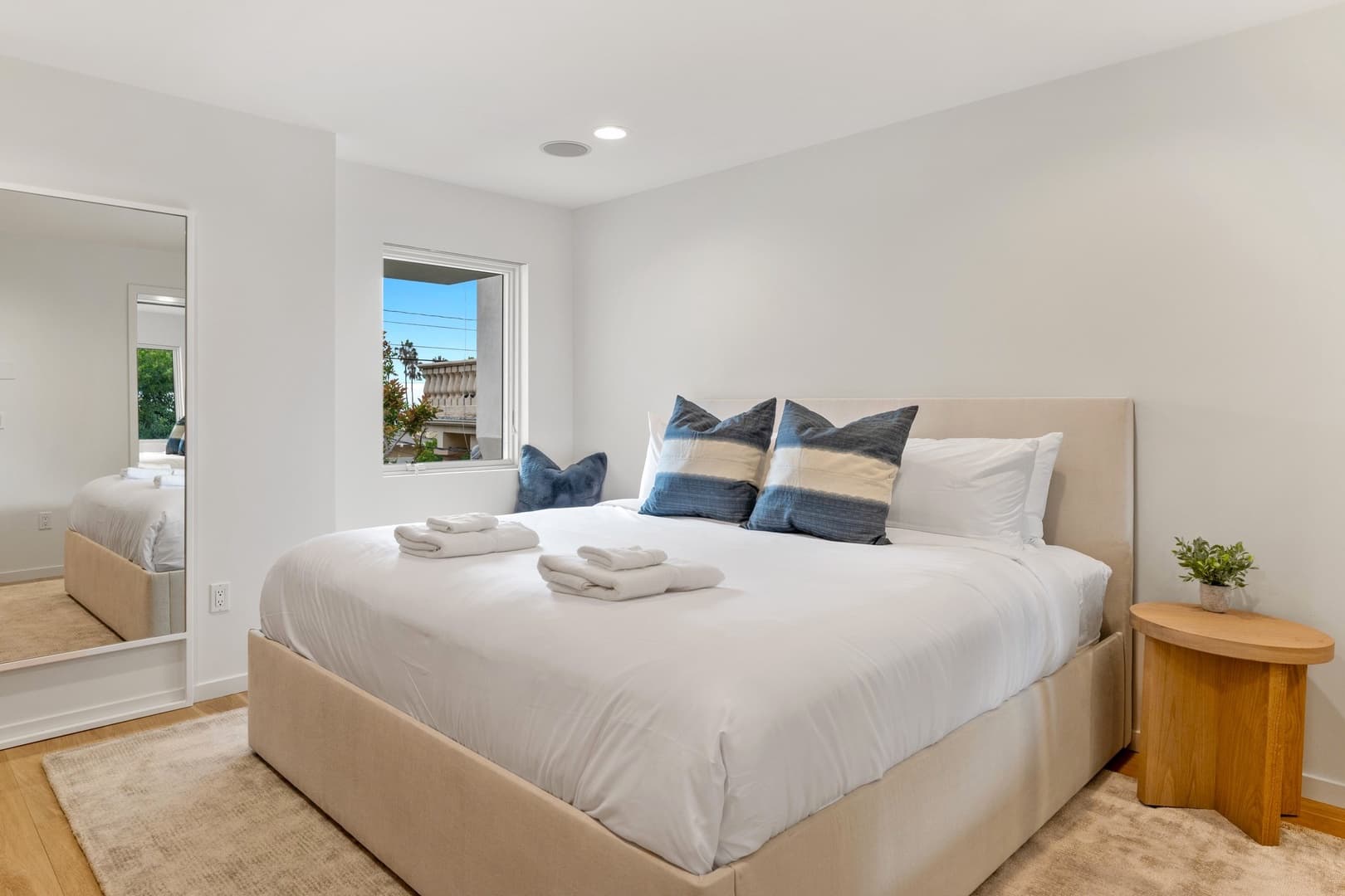 Shoreline Retreat - Image 17