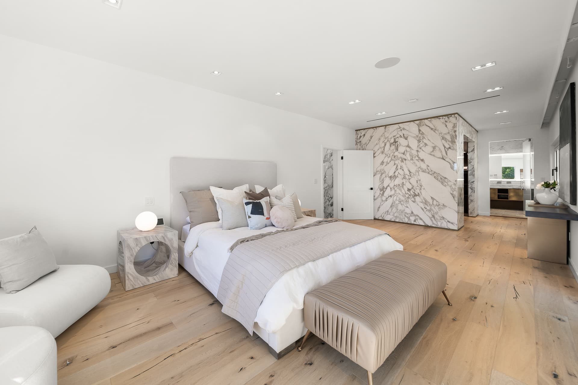 London Villa - Image 34