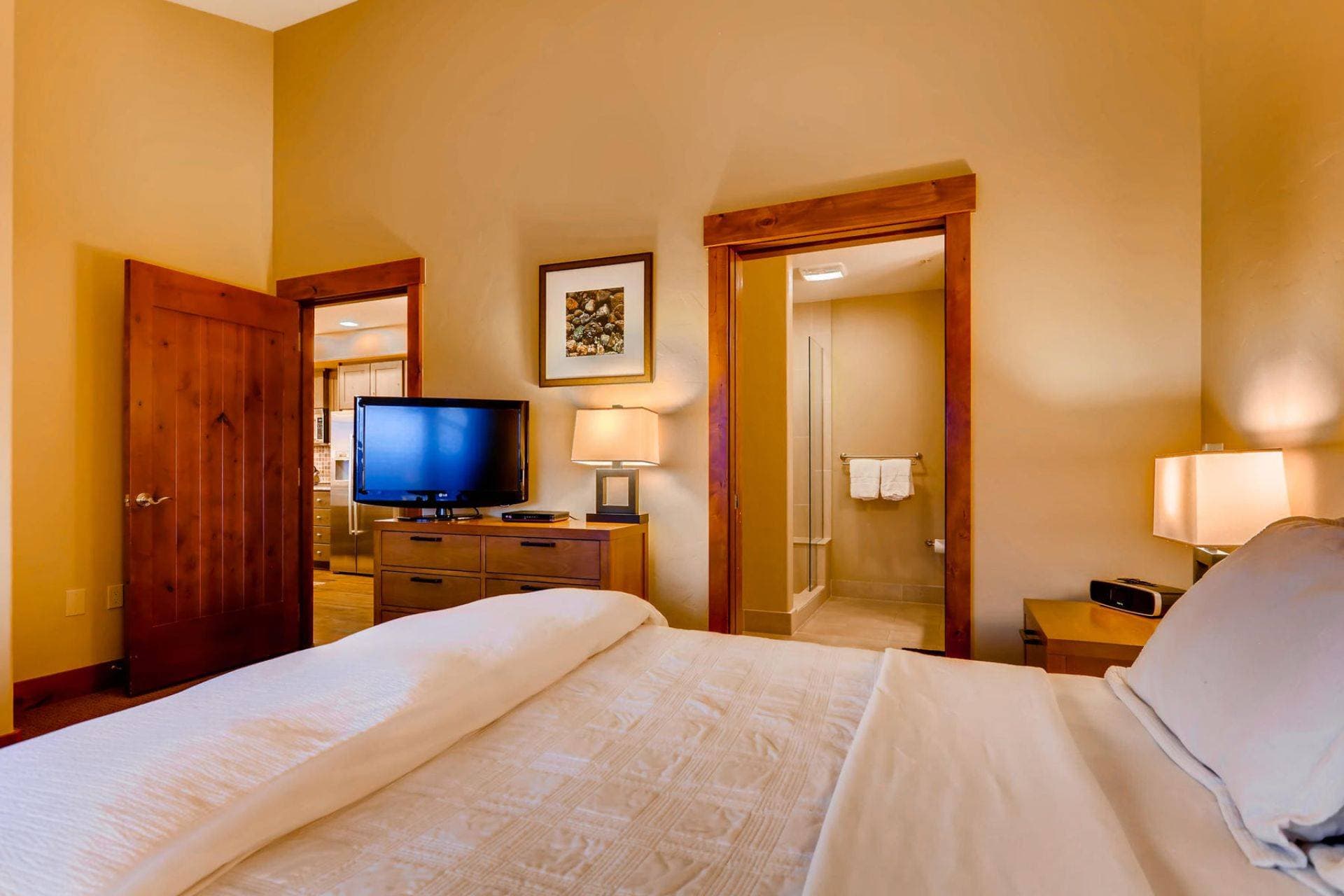 One Ski Hill Home - Image 9