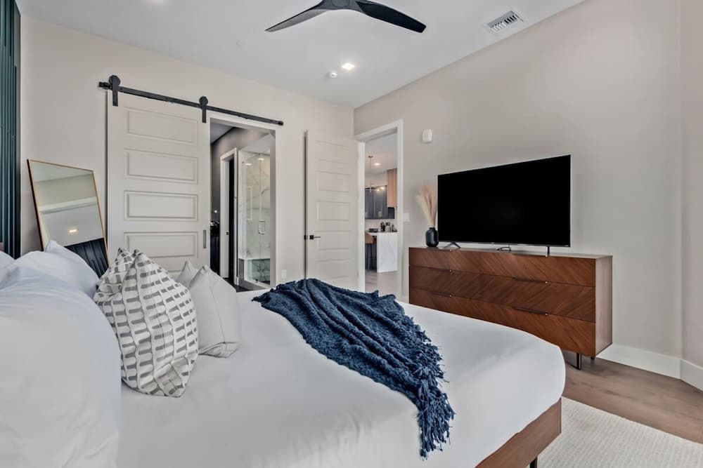 City View Lux Penthouse - Image 9