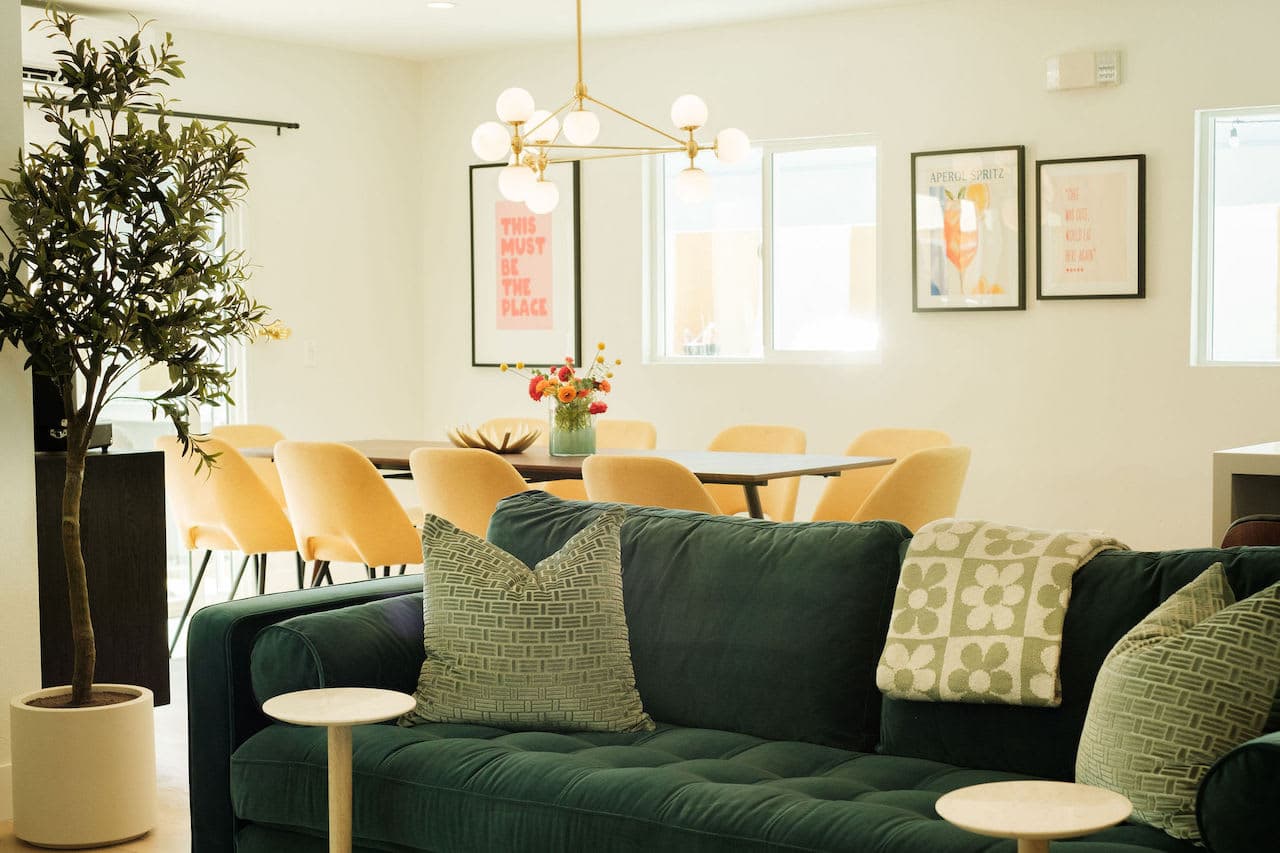 Mod Retreat in Vibrant Palm Springs - Image 3