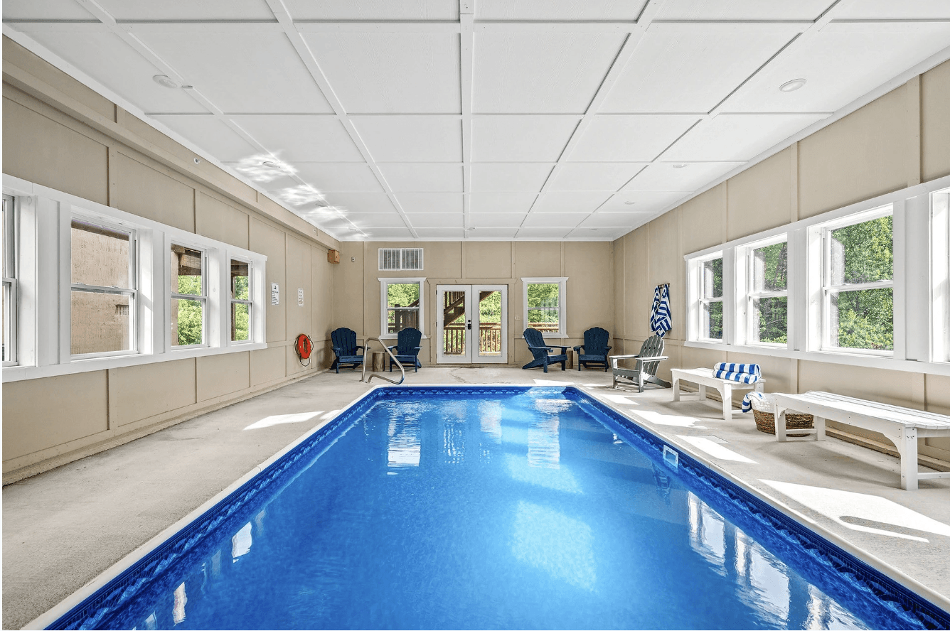 Smokey's Paradise - Image 2