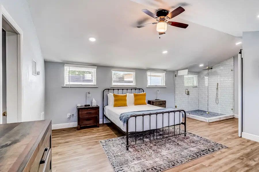 Downtown Charmer - Image 28