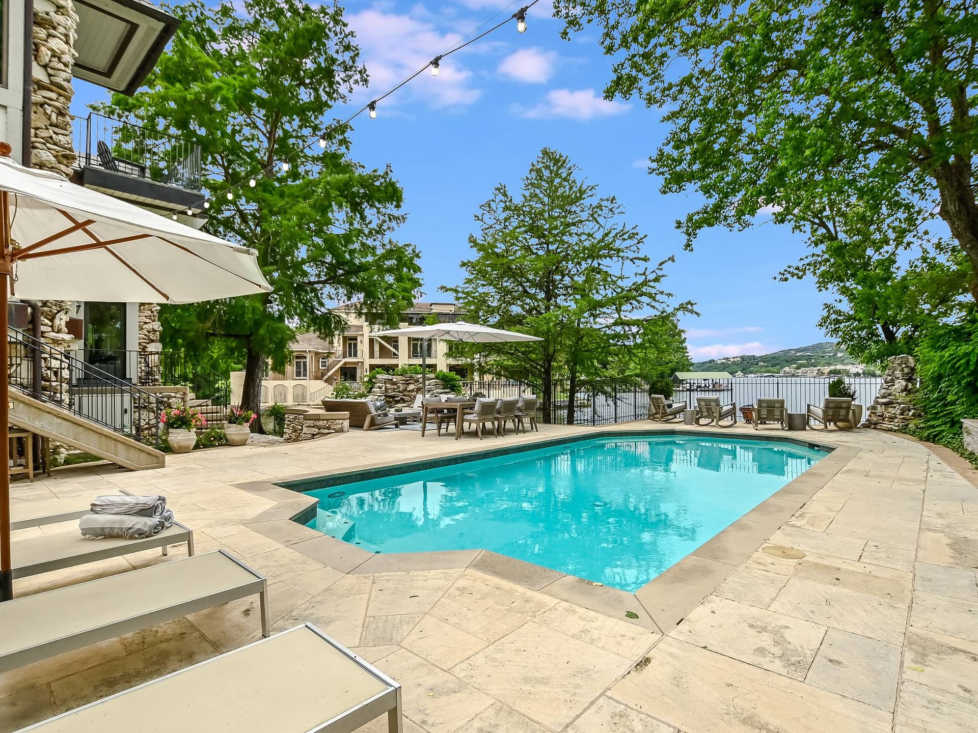 Manor on Lake Austin - Image 2