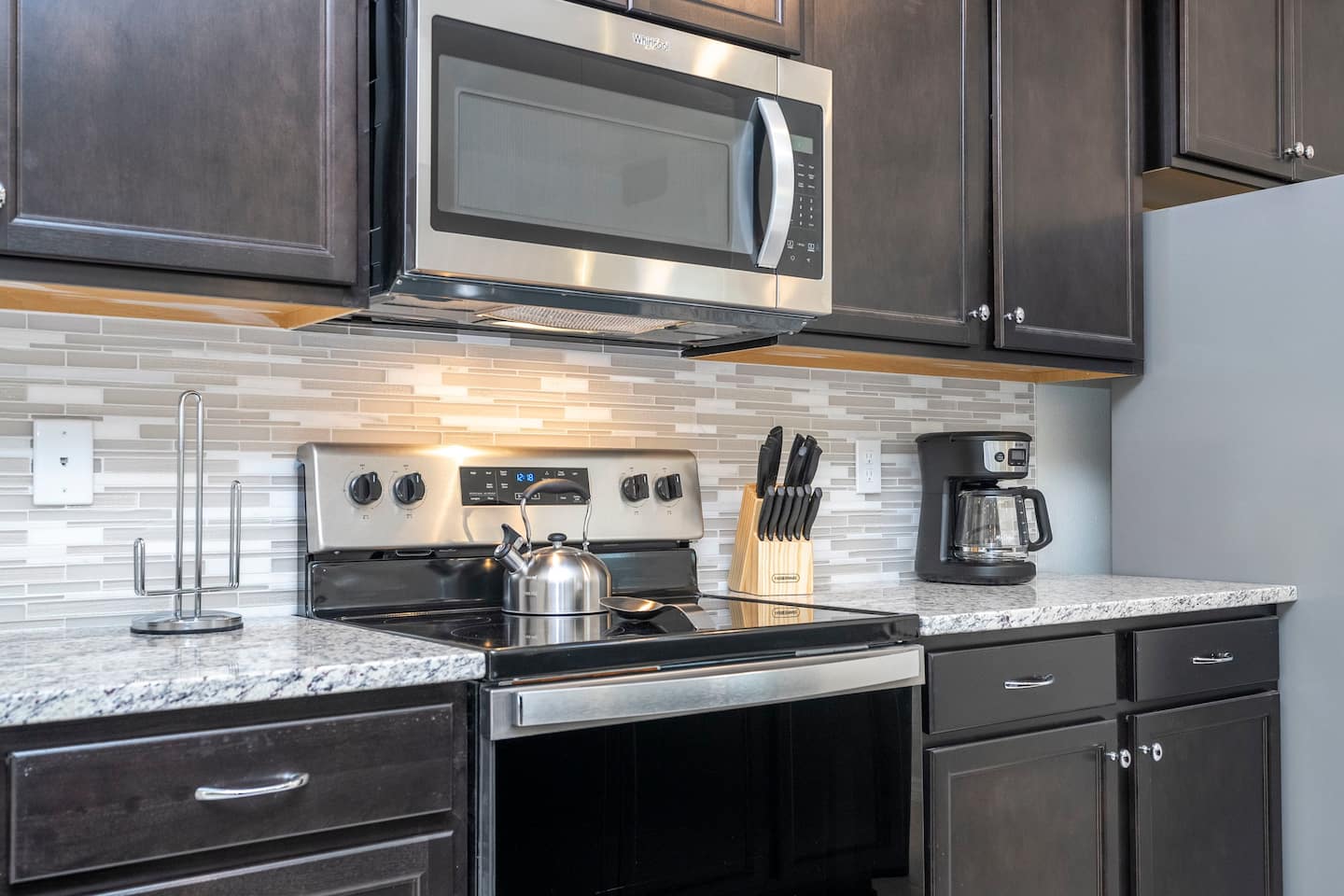 Windsor Island #4432 - Image 10