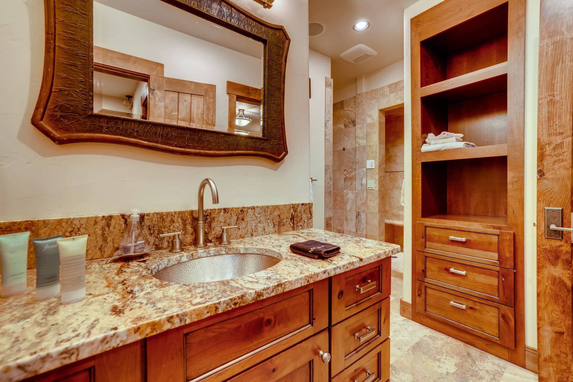 Bear Tracks Lodge - Image 19