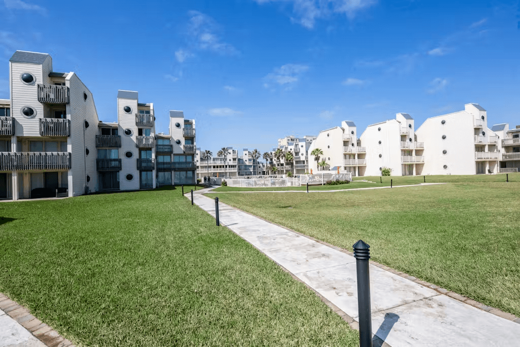 Solare Tower #705 - Image 33