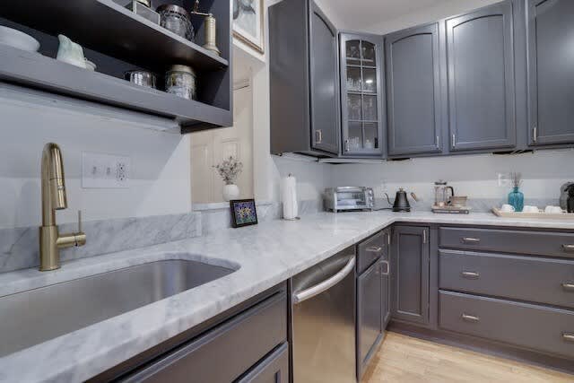 District Charm - Image 16