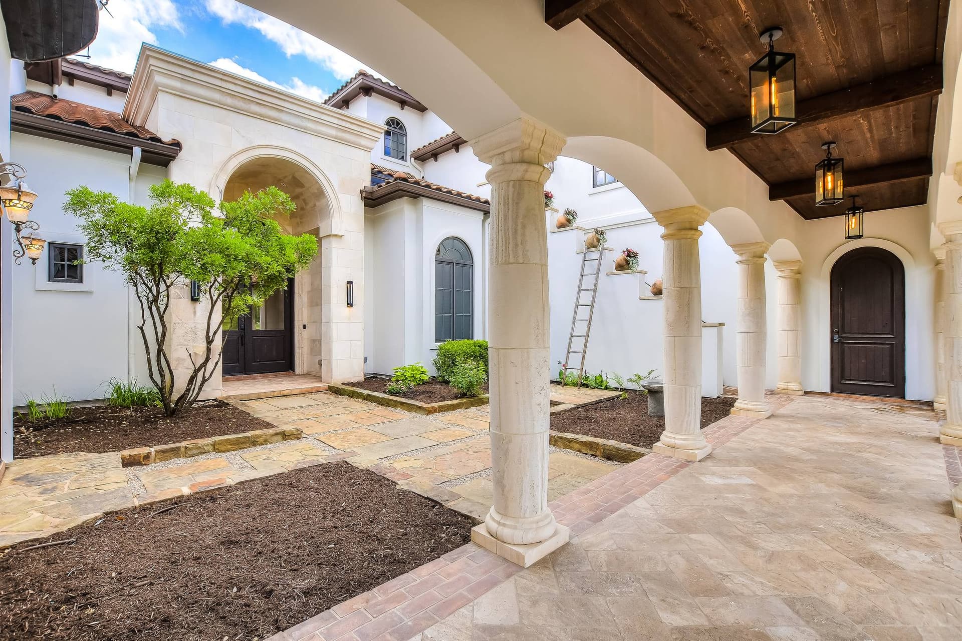 Autograph on Lake Austin - Image 37