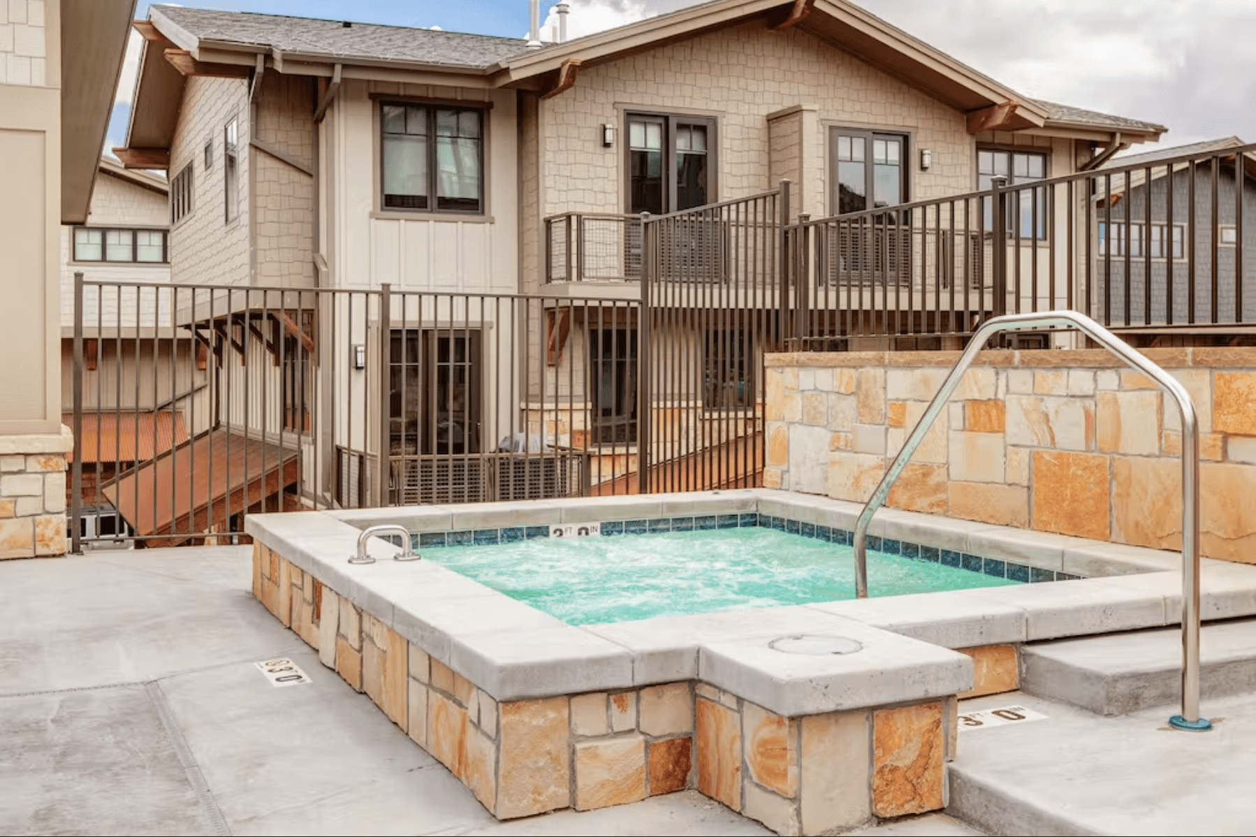 Blackstone Luxury Home - Image 18