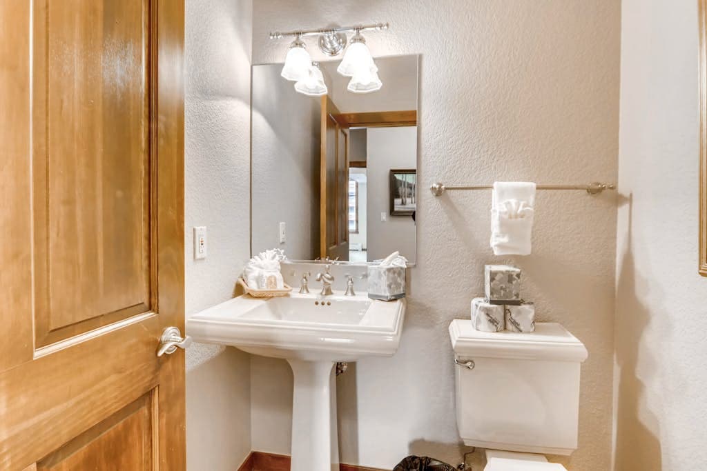 Main Street Condo #3401 - Image 9