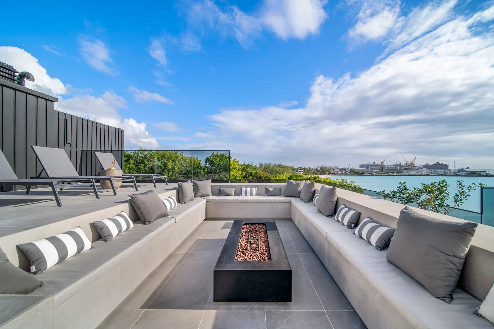 Allure #204 - Image 10