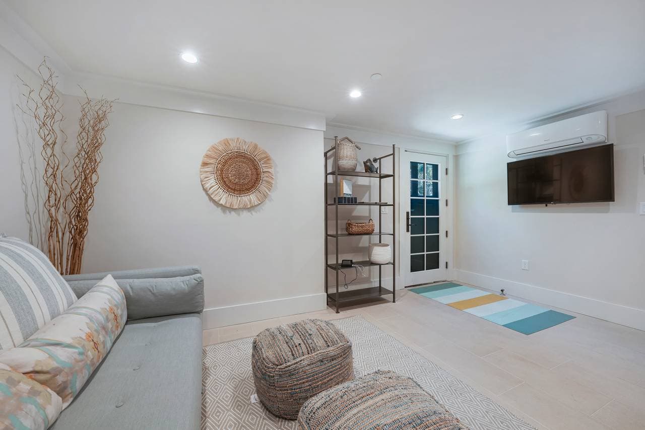 On the Lawn Villa - Image 40