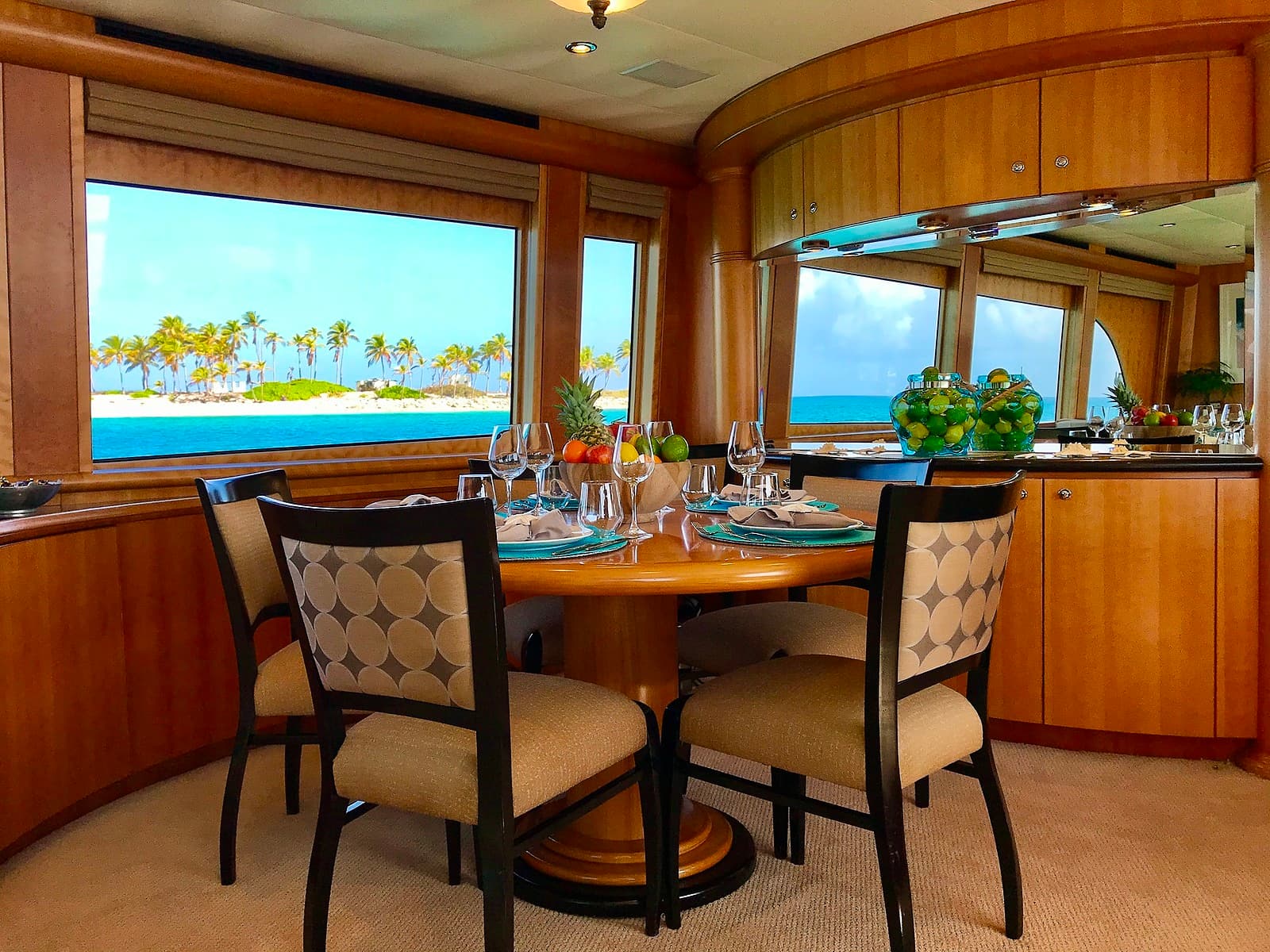 Equinox Yacht - Image 6