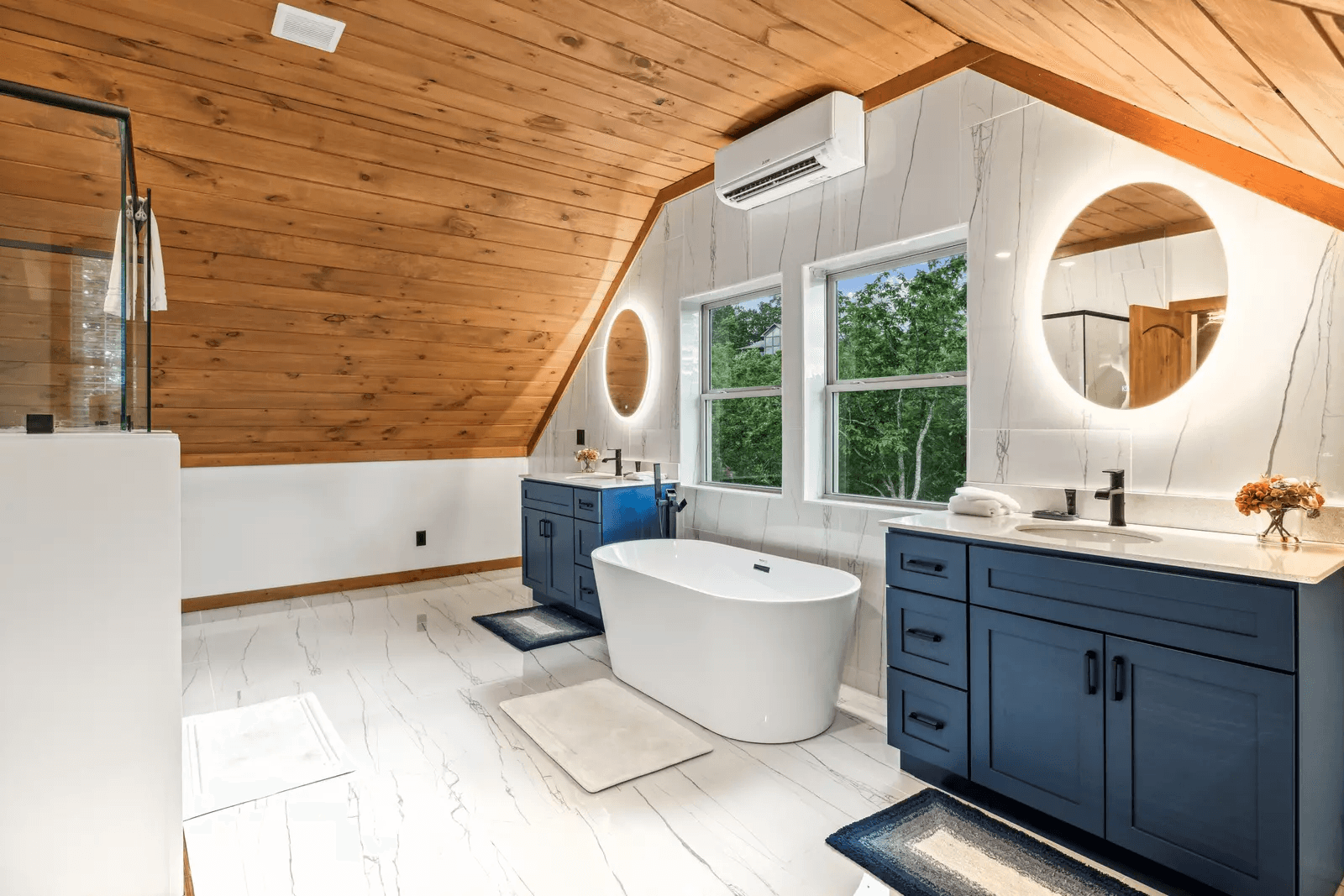 Royal Pool Retreat - Image 15