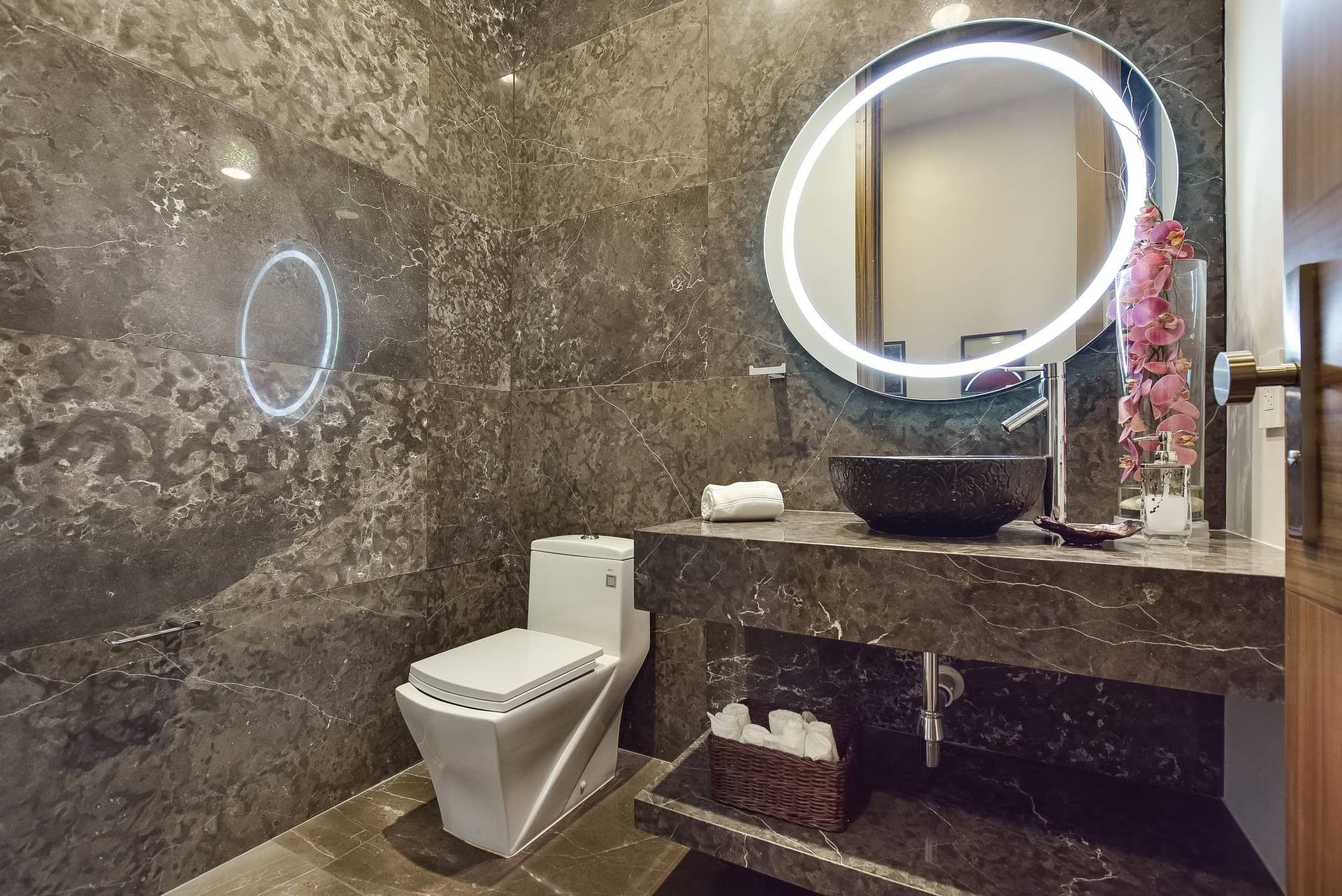 Austin Pinnacle - Image 39