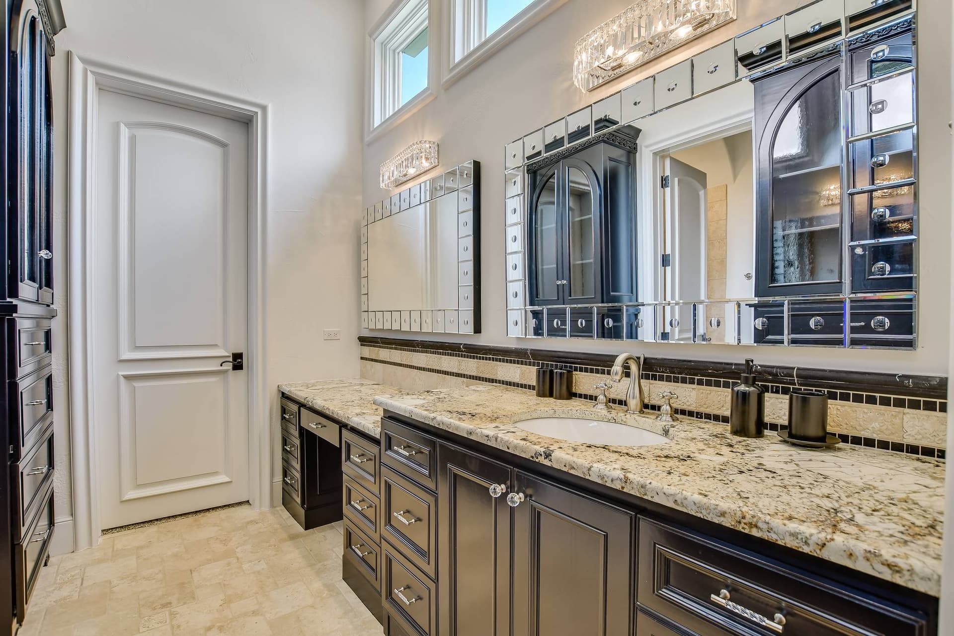 Autograph on Lake Austin - Image 19