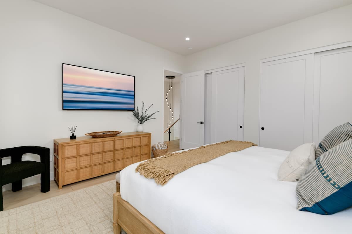 Ocean View Poolside Retreat - Image 27