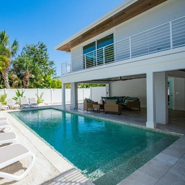 Gulf Shore Retreat - Image 1