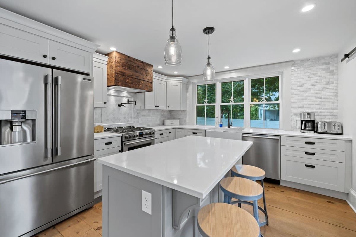 Cross Street Retreat - Image 7