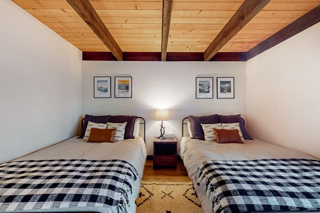 Modern Lake Tahoe Sanctuary - Image 13