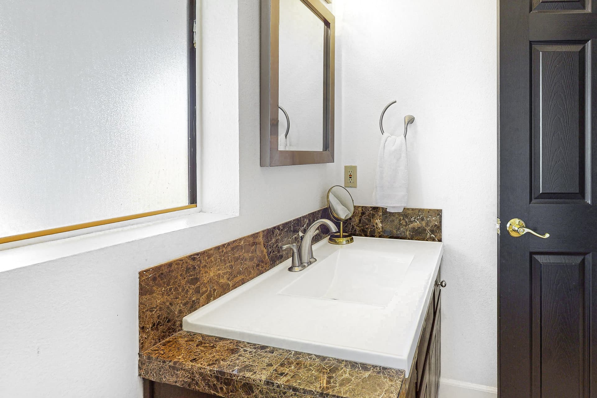 El Paseo Modern House - Image 22