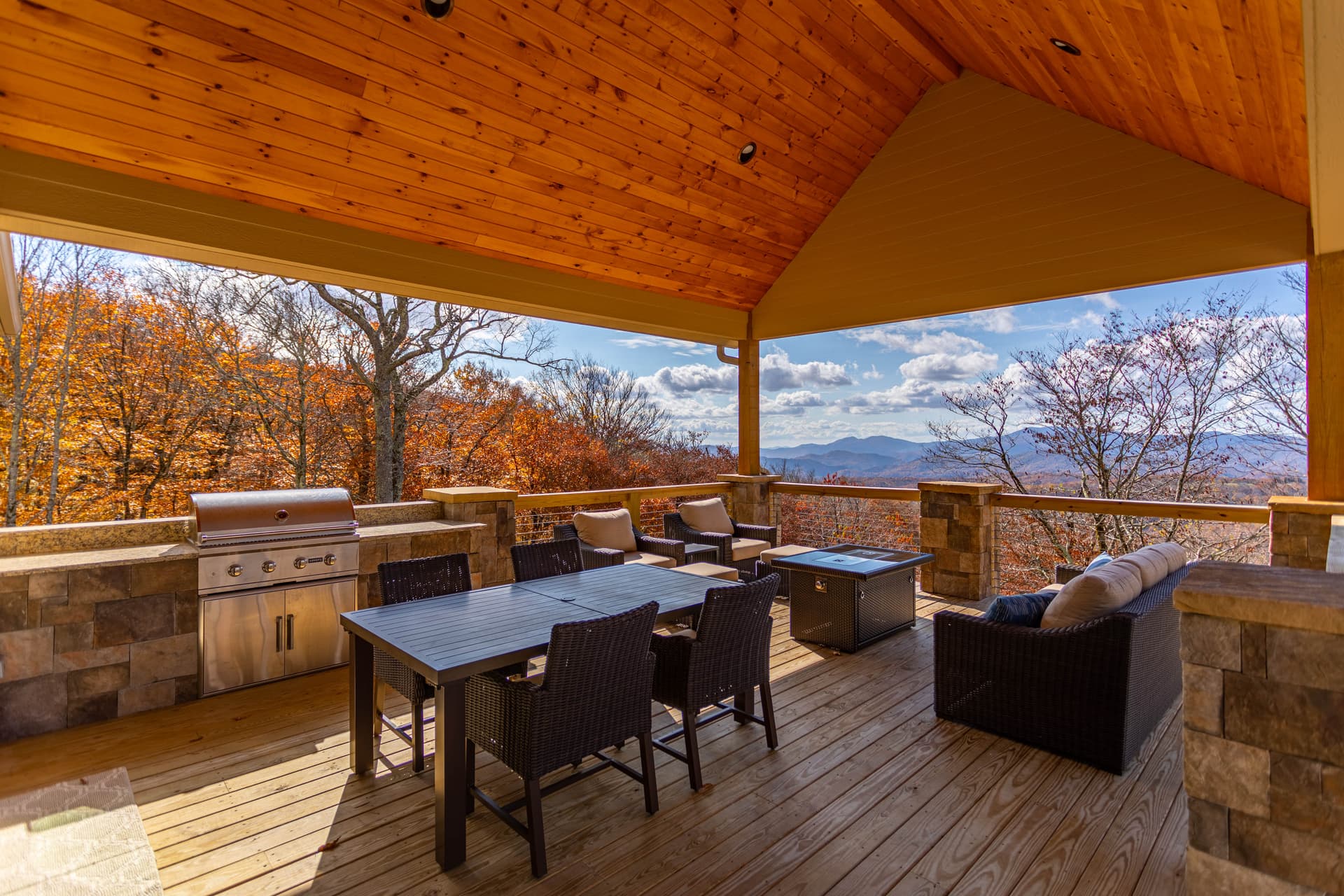 On the Rocks Home - Image 6