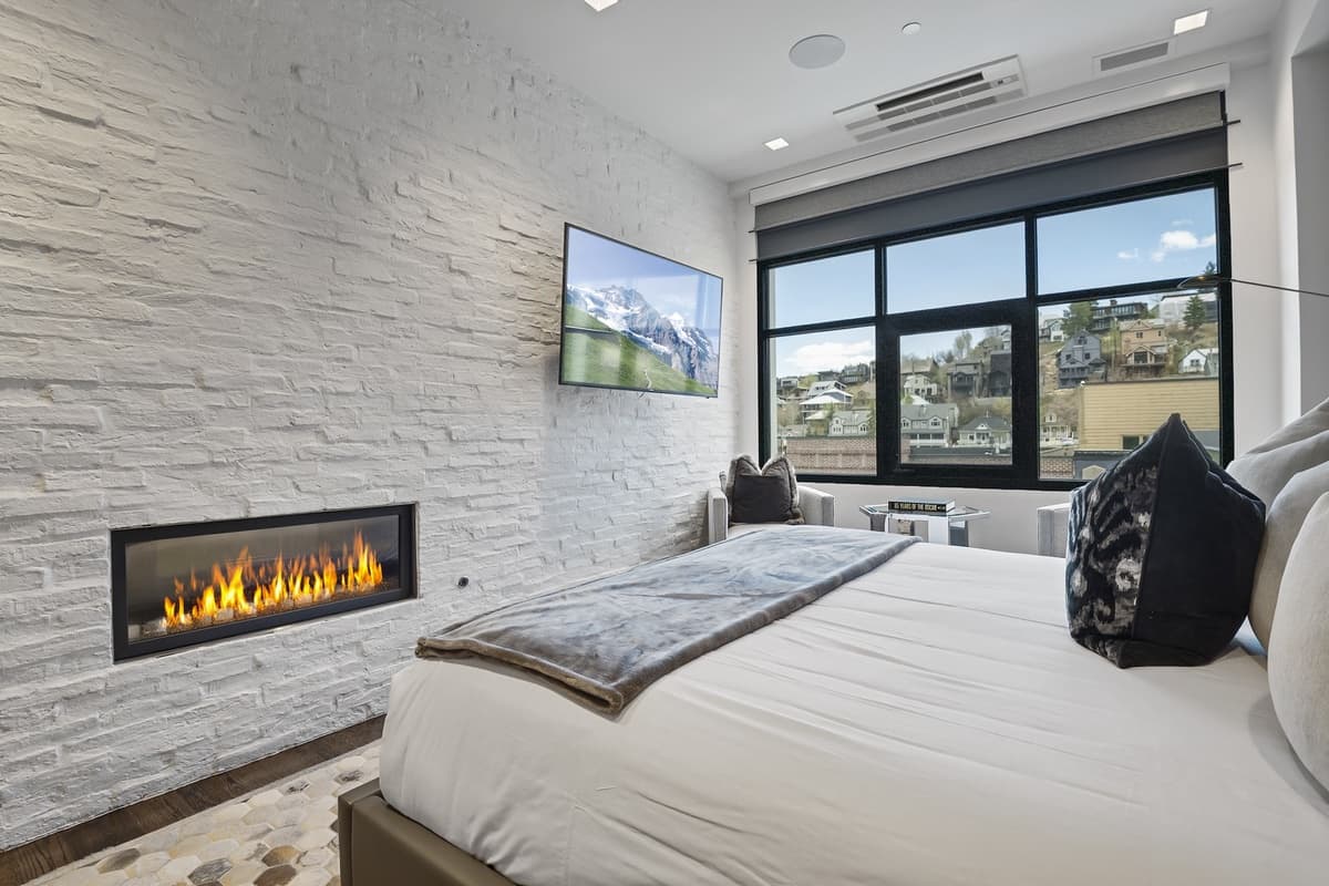 Mountain Luxe Retreat on Main - Image 13