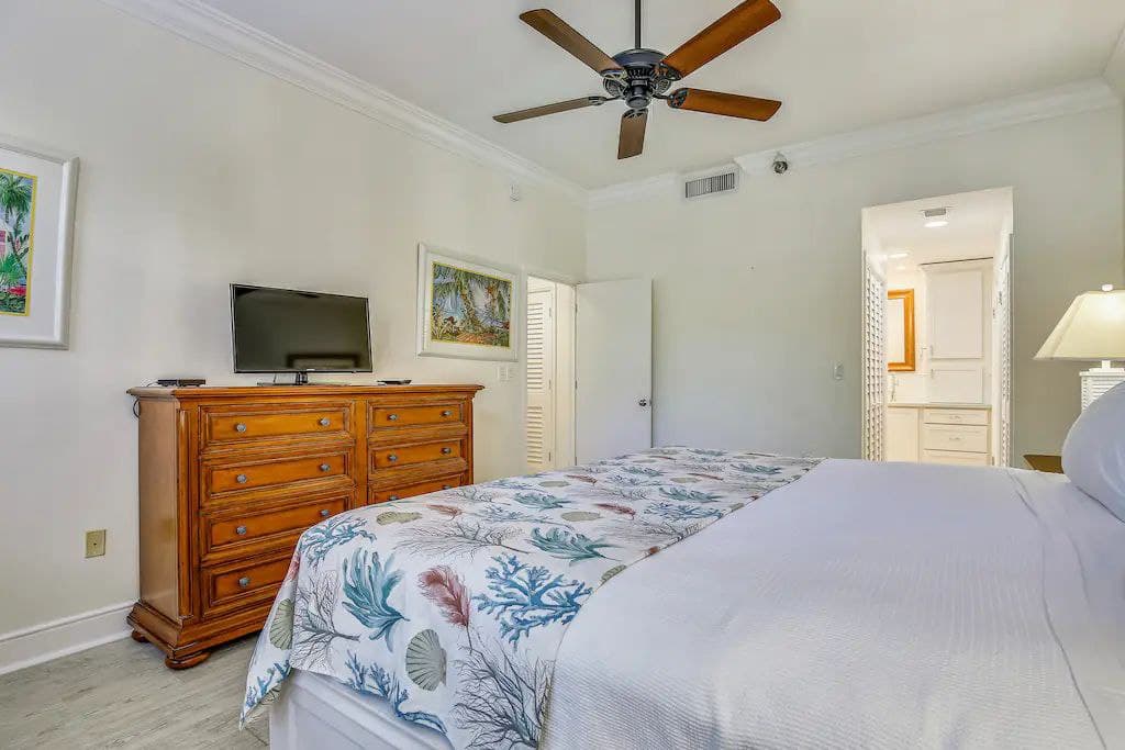 Sunset at Harbour Place - Image 14