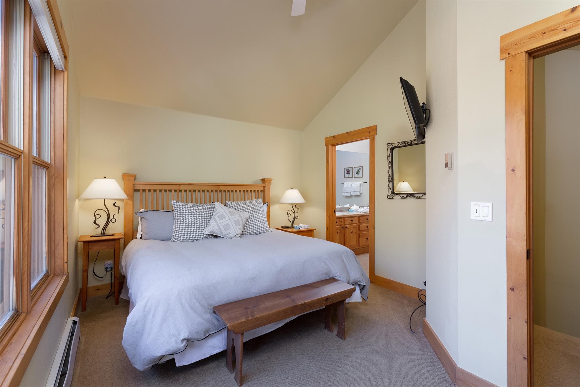 Treetop Haven Retreat - Image 7