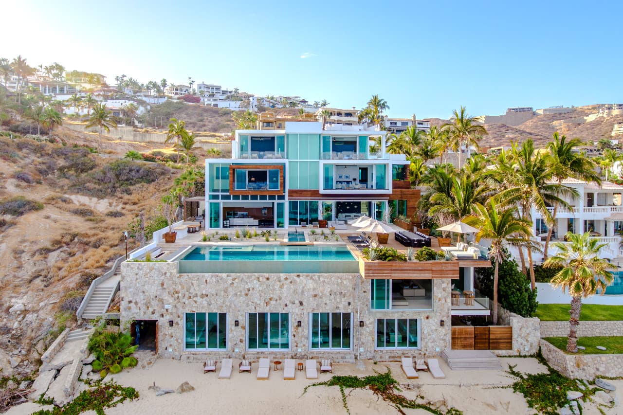 Private Beachfront in Palmilla - Image 1