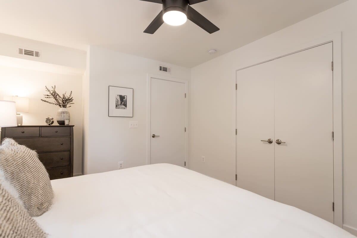 Uplifted Retreat Residence - Image 15