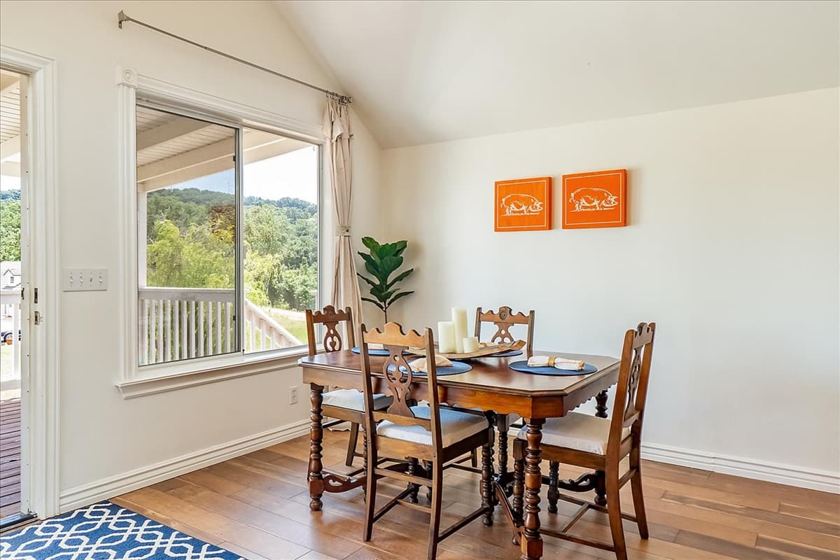 Red Barn Home - Image 4