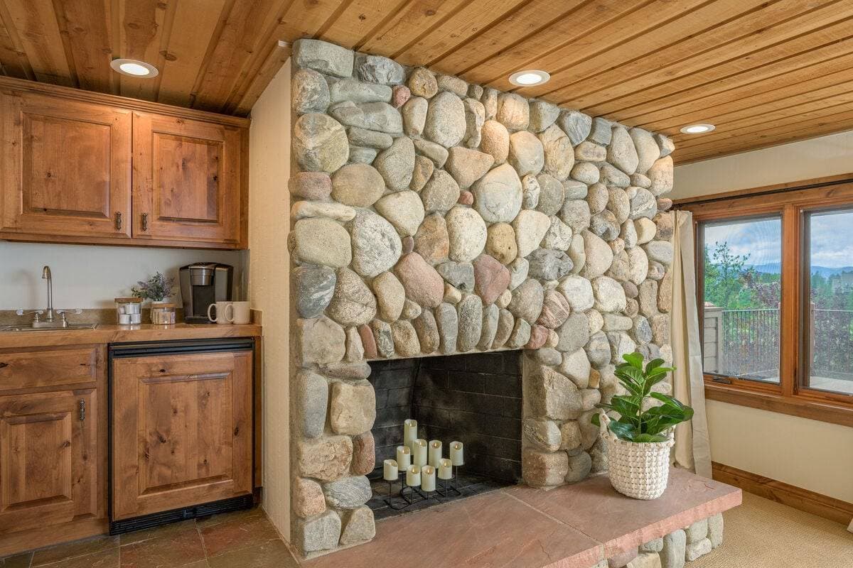 Four Sisters - Image 60