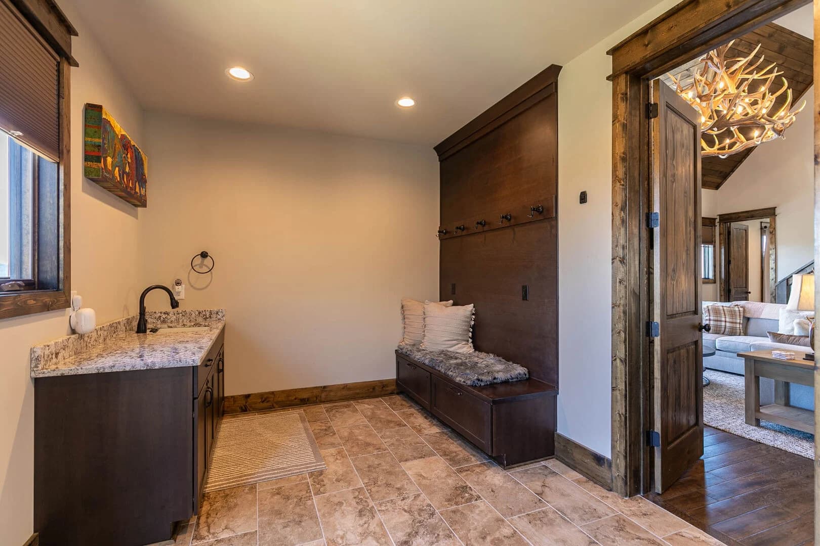 Bear Haven Hideaway - Image 8