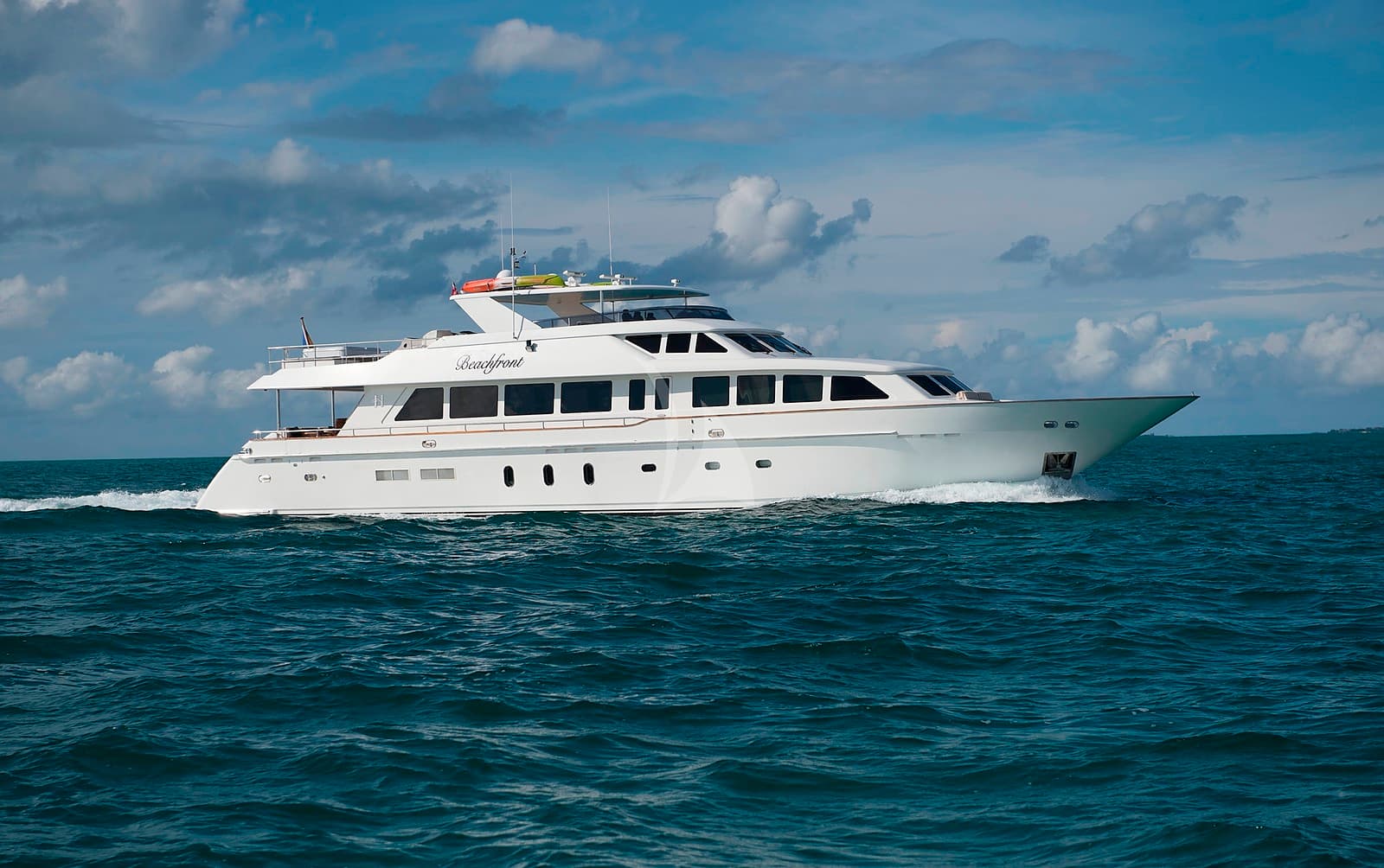 Beachfront Yacht - Image 2