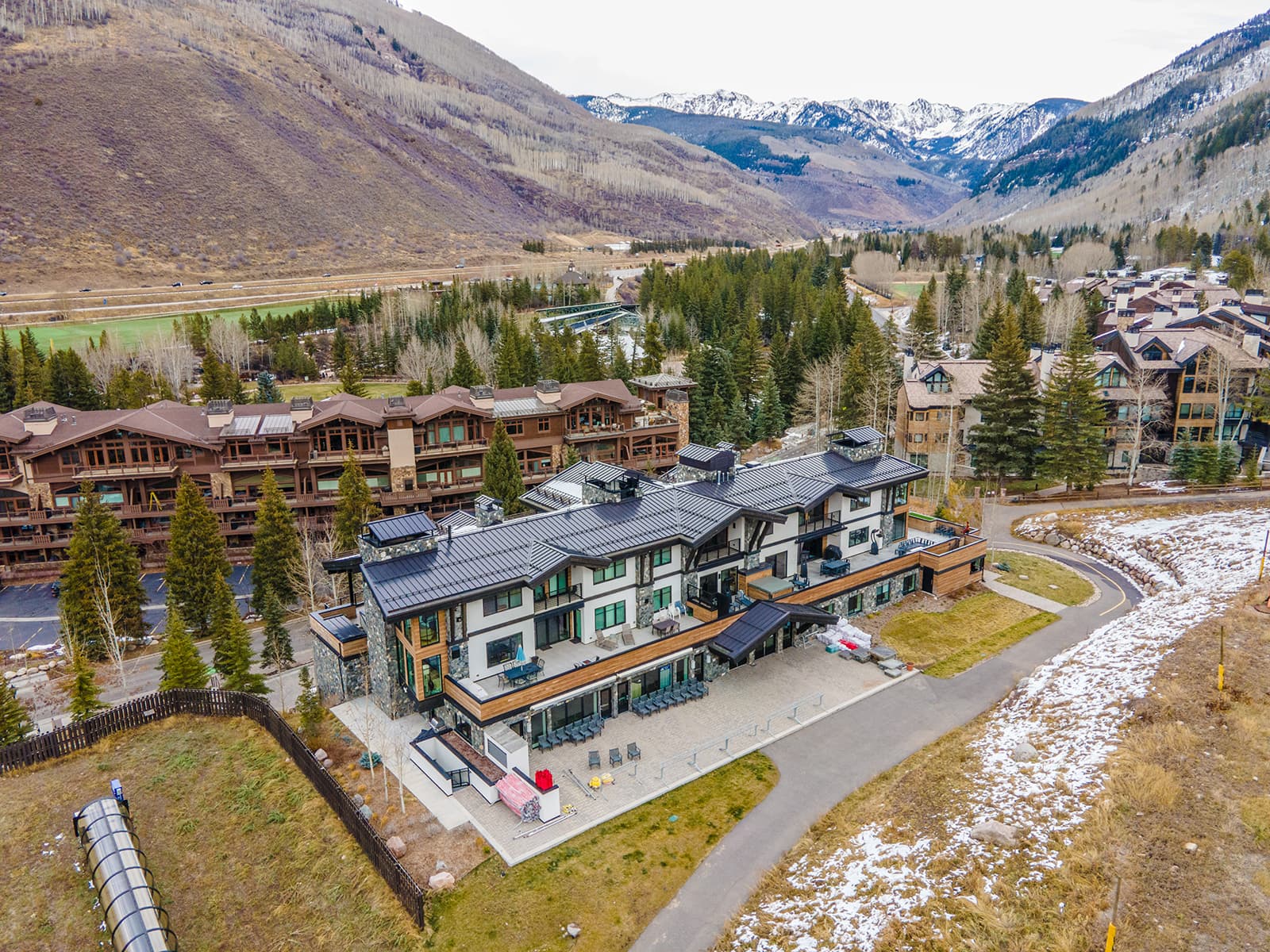 Golden Peak Penthouse - Image 3