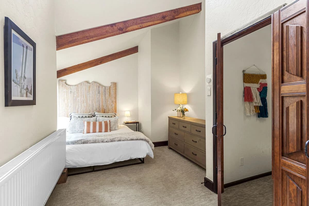 Creekside Chateau - Image 33