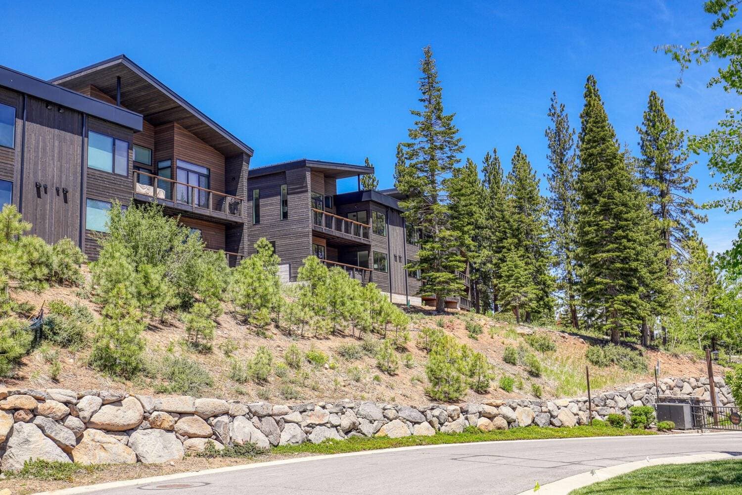 Larkspur Luxe - Image 31