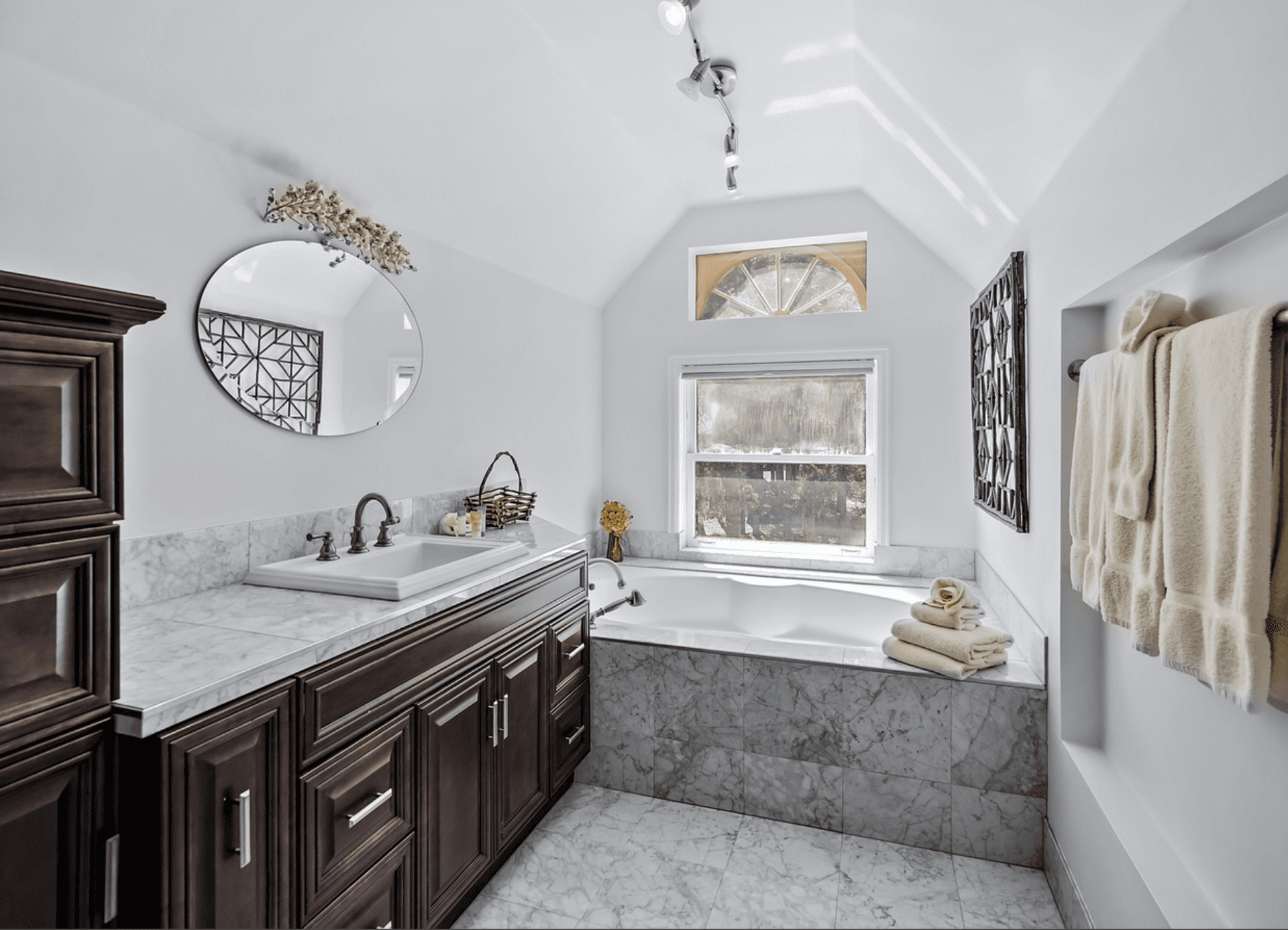 Sapphire Chalet - Image 17