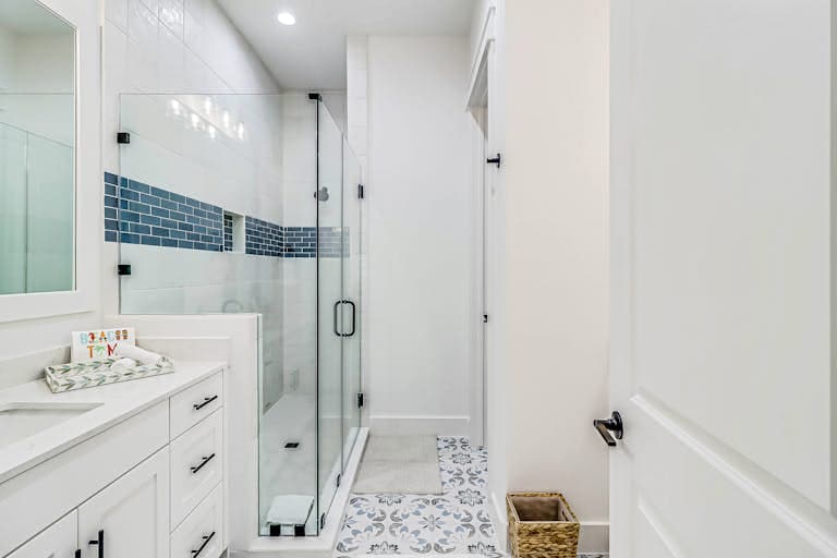 Commodore’s Hideout - Image 23