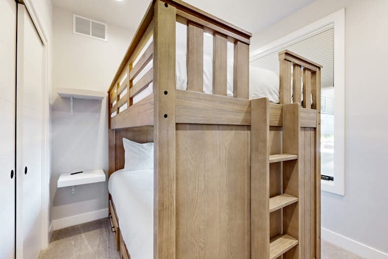 Luxury Hideout Overlook - Image 13