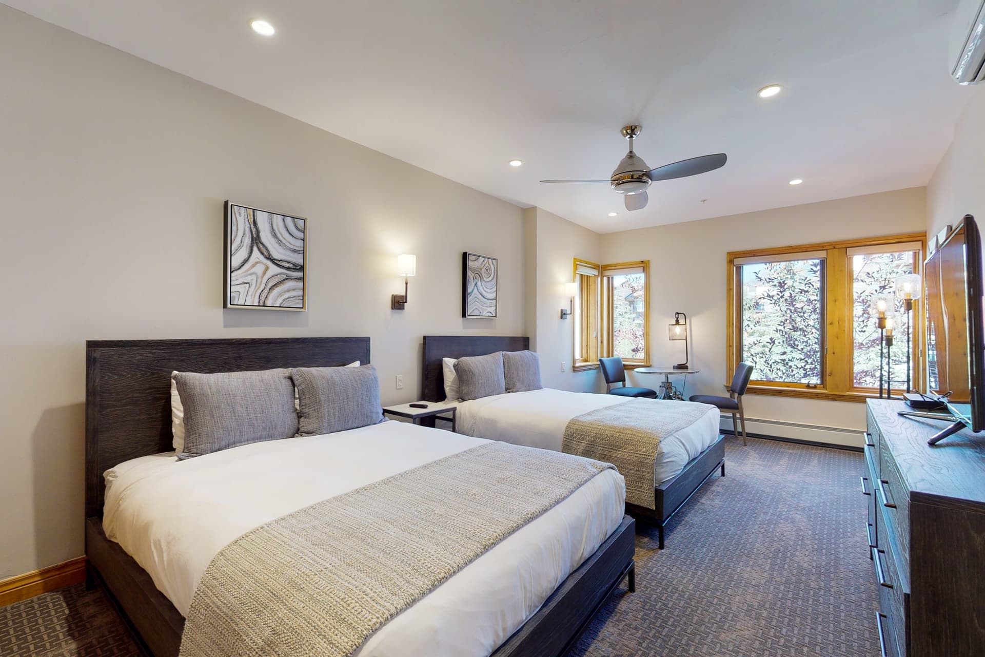 Lion Square East #215 - Image 16