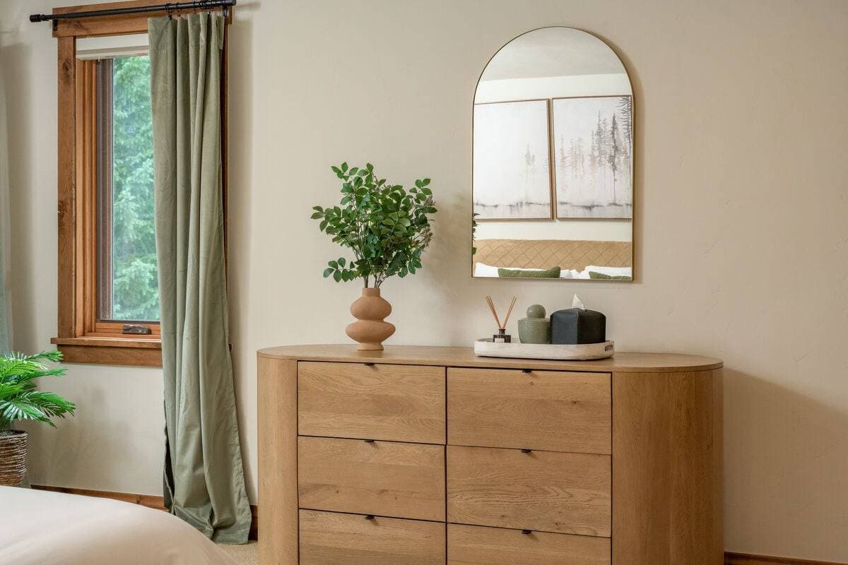 Four Sisters - Image 70